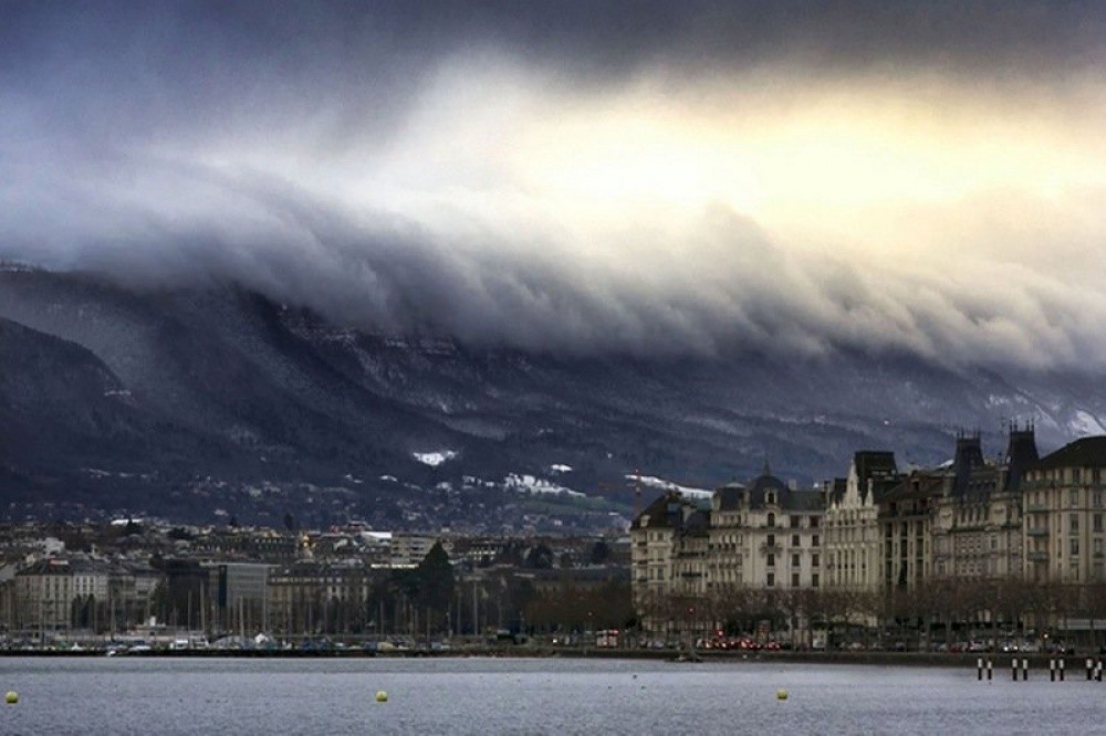 Μια ψευδαίσθηση από τσουνάμι, Γενεύη Ελβετία