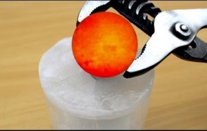 Μεταλλική σφαίρα 1000°C VS Πάγου